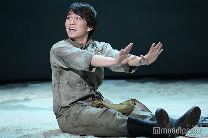 砂の上の神山智洋(C)モデルプレス