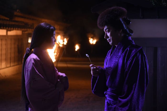 比嘉愛未、市川海老蔵(画像提供:テレビ東京)