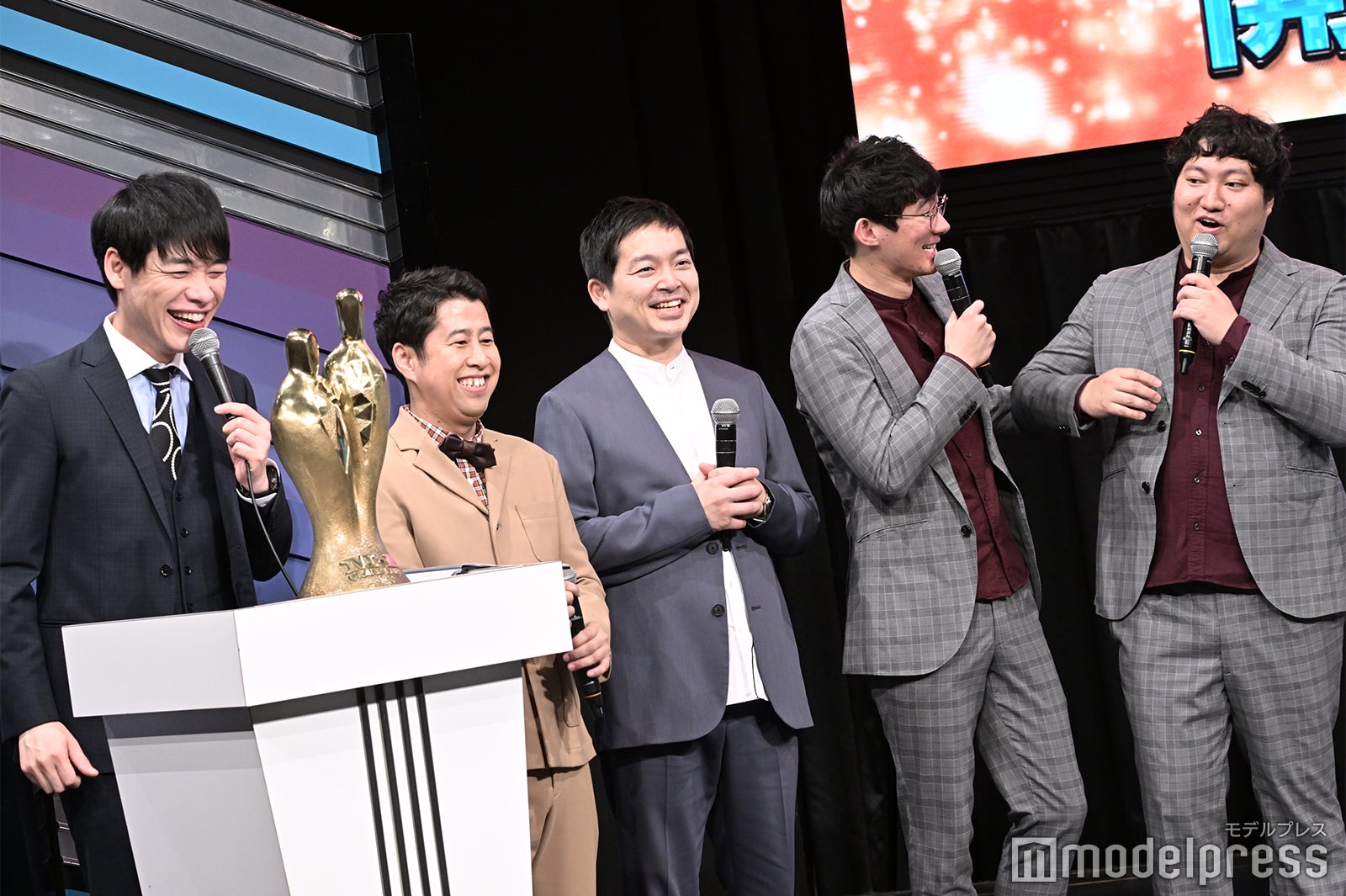 川島明、ウエストランド（井口浩之、河本太）、ロングコートダディ（堂前透、兎）（C）モデルプレス