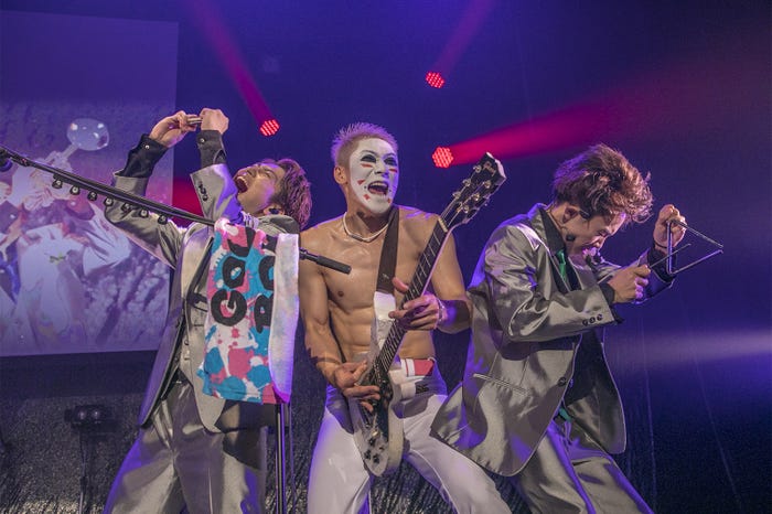 超特急とゴールデンボンバーがコラボ(写真提供:SDR)