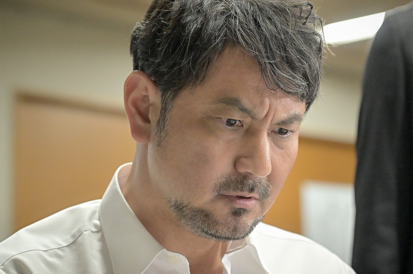 「クジャクのダンス」赤沢役・藤本隆宏「自分が犯人かもしれない」他キャストとの違い明かす 家族役の西田尚美＆野村康太にも疑惑の目【インタビュー】