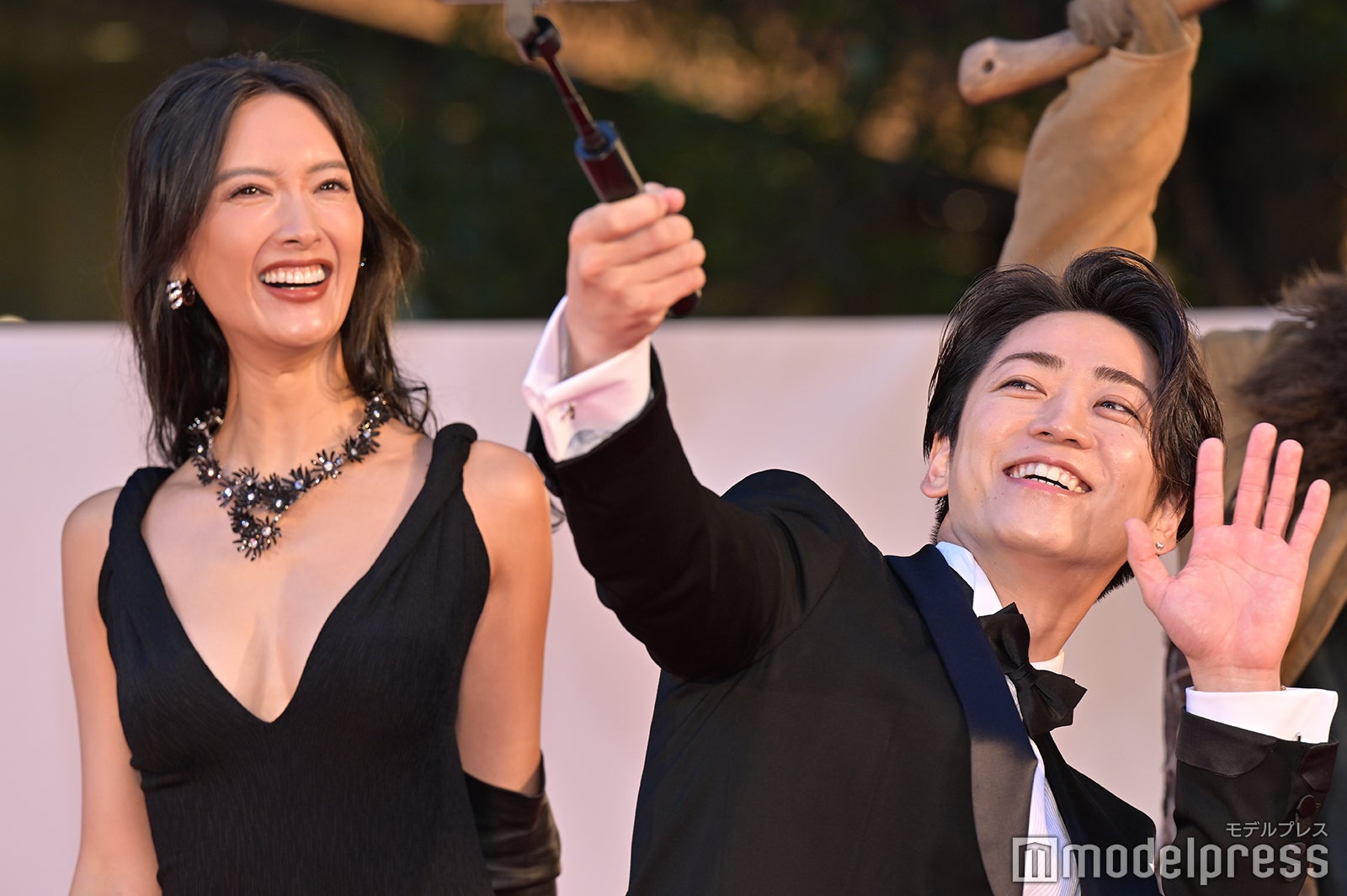 菜々緒、亀梨和也（C）モデルプレス