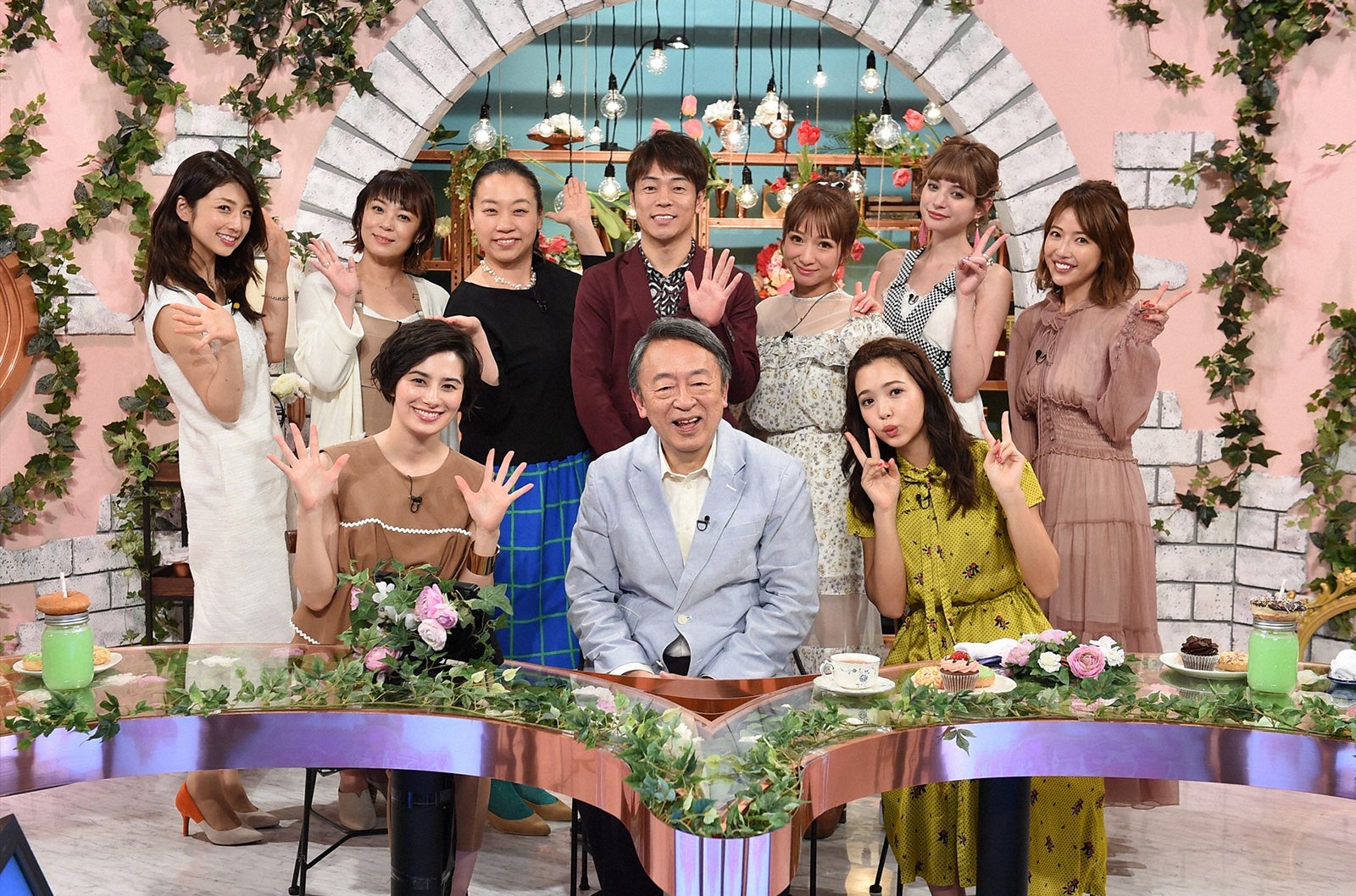 池上彰、藤田ニコルらと再び“女子会”　悩みに解決策授ける