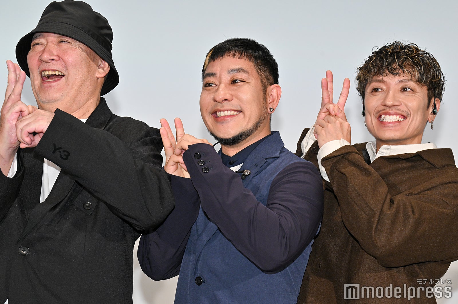 新城毅彦監督、名嘉俊、許田信介（C）モデルプレス