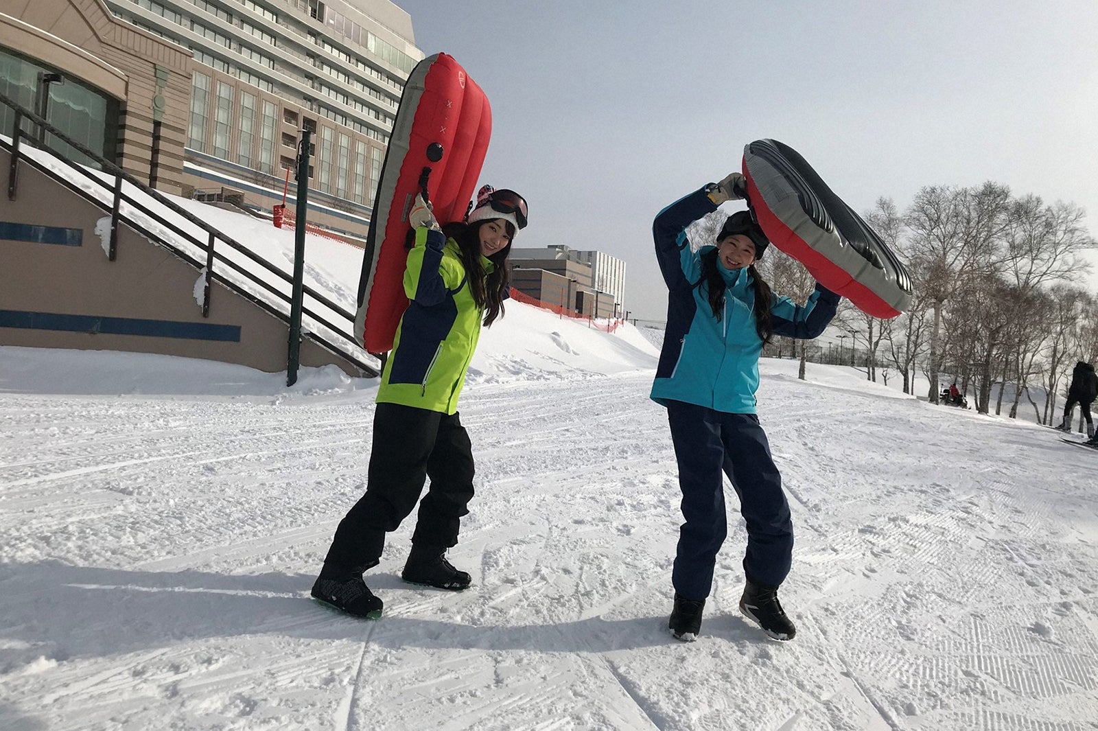 （左から）宮本茉由、是永瞳（C）TBS