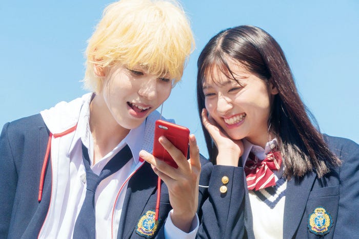 ラウール、吉川愛(C)2021「ハニーレモンソーダ」製作委員会(C)村田真優/集英社