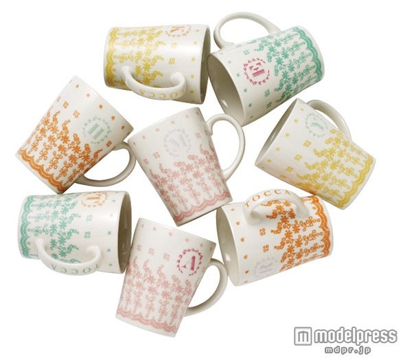 女子に人気の雑貨店「TOCCA」のイニシャルマグカップ