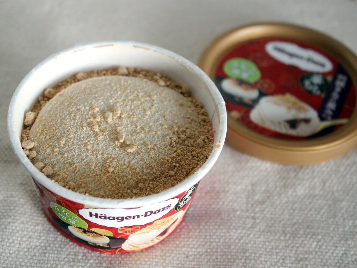 開封するときは、きなこをこぼさないようにそーっと開けて