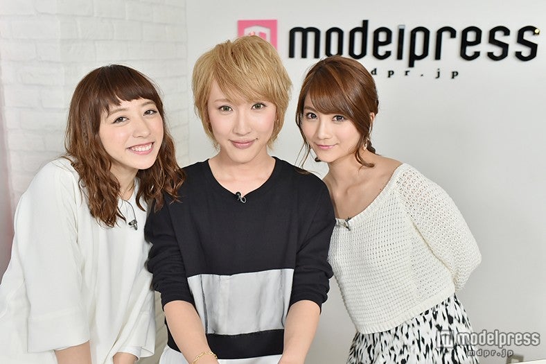 ファッション・恋愛についてトークを繰り広げた（左から）井元まほ、ゆしん、泉千尋