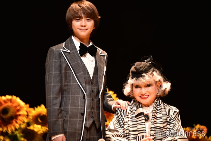 ”60歳差恋人役”演じた黒柳徹子とデートの計画を立てる佐藤勝利/佐藤勝利、黒柳徹子 (C)モデルプレス