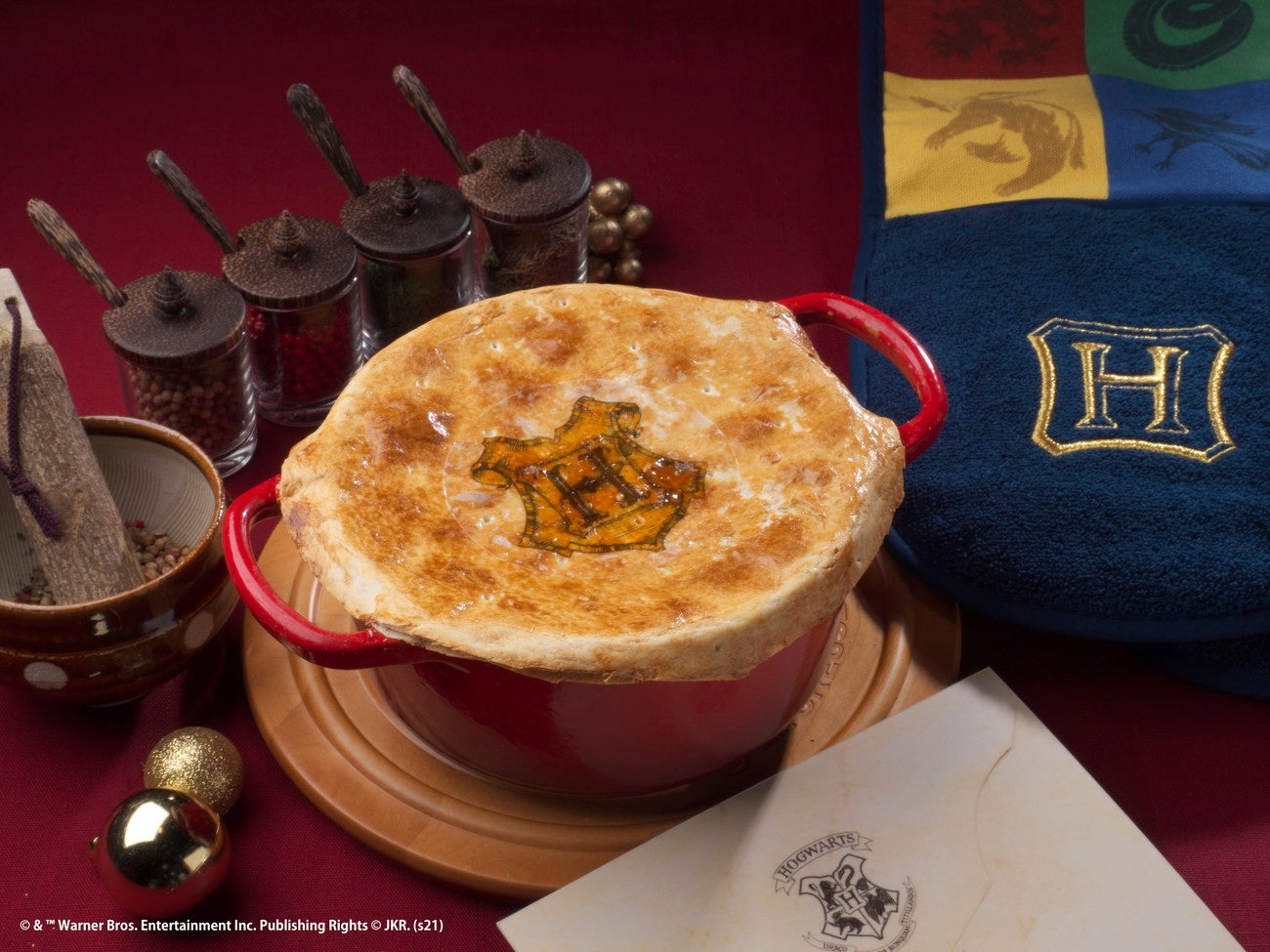 ホグワーツ パイシチュー／画像提供：ル・クルーゼ ジャポン