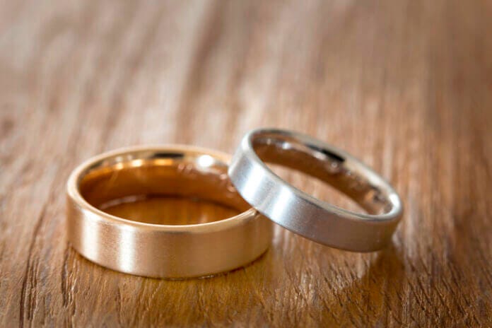 左手の薬指に指輪＝既婚とは限らない！