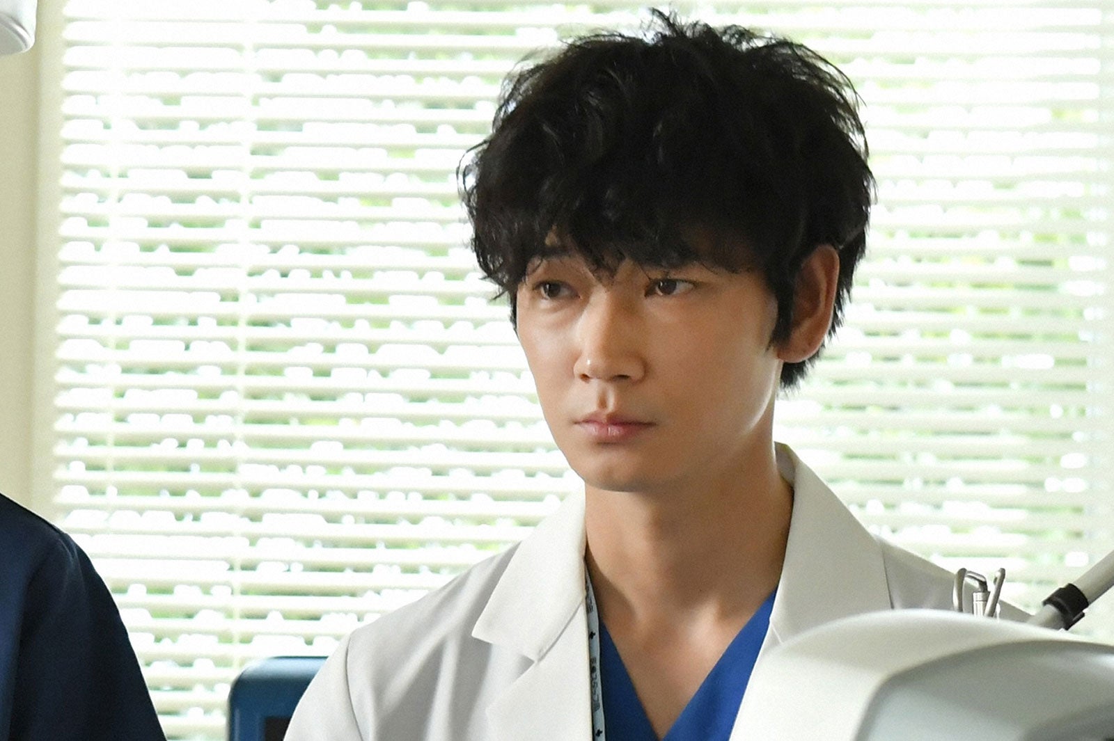 綾野剛／「コウノドリ」第8話より（画像提供：TBS）