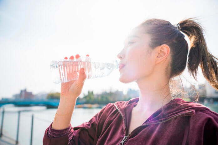 水を2,3ℓ飲む