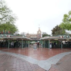 米ディズニー、来年上期に3.2万人レイオフ 9月の発表から拡大