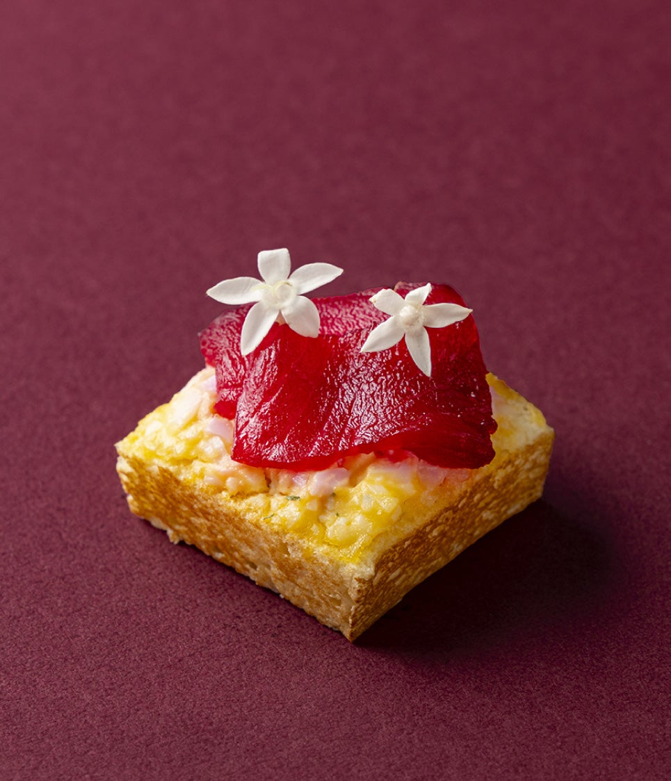 スモークサーモンのオープンサンド／提供画像