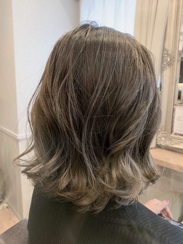 茶髪に似合うハイライトってなに色 グッと垢抜ける大人の最新ヘアカタログ モデルプレス 茶髪に似合うハイライトってなに色 グッと垢抜ける大人の最新ヘアカタログ モデルプレス