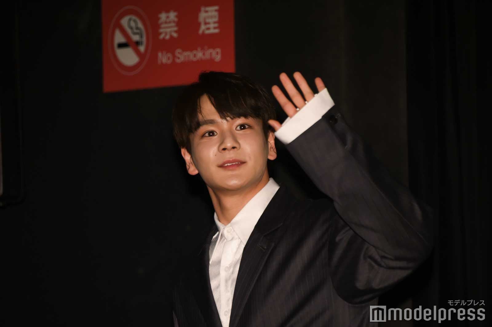 最後まで観客に手をふる豆原一成 （C）モデルプレス