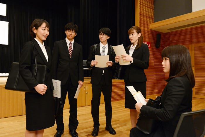 (左から)吉岡里帆、山田裕貴、小園凌央、水上京香、川栄李奈(C)関西テレビ