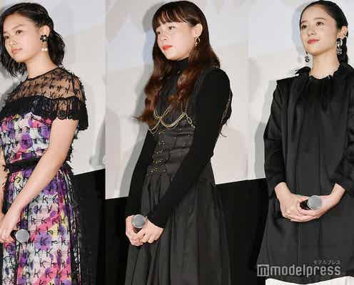 「ブラック校則」モトーラ世理奈・箭内夢菜・堀田真由の“ブラックコーデ”小物使いを真似したい