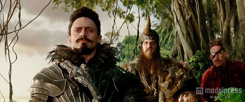 ネバーランドを支配する悪役・黒ひげ（C）2015 WARNER BROS. ENTERTAINMENT INC. AND RATPAC-DUNE ENTERTAINMENT LLC