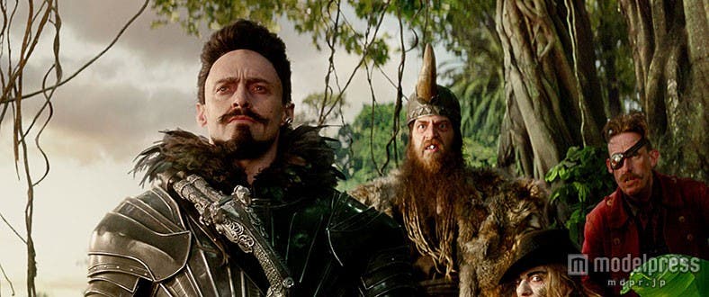 ネバーランドを支配する悪役・黒ひげ(C)2015 WARNER BROS. ENTERTAINMENT INC. AND RATPAC-DUNE ENTERTAINMENT LLC