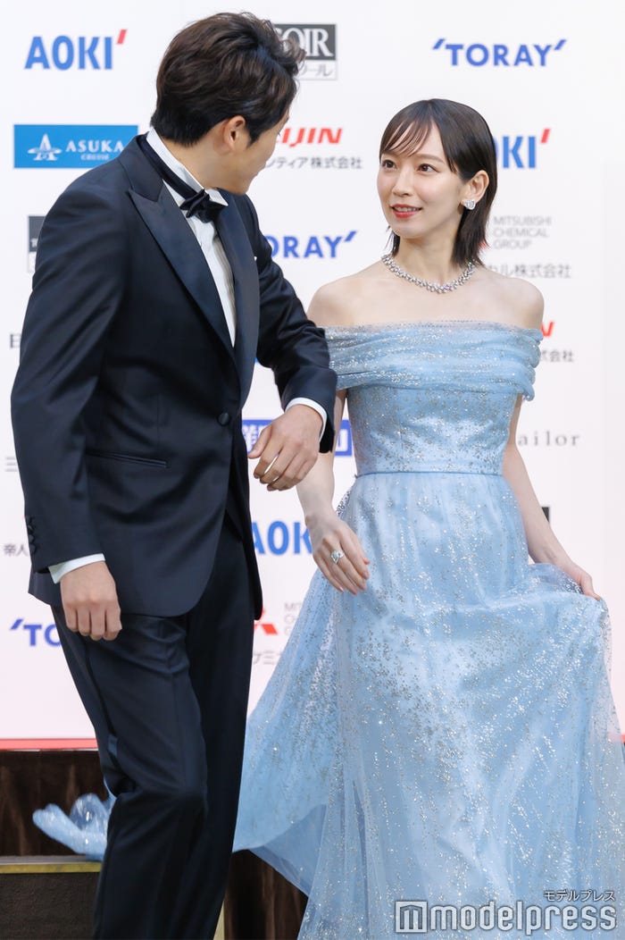内田篤人、吉岡里帆(C)モデルプレス