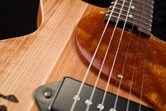 「帝劇オリジナルギター」(提供写真)