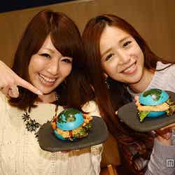 カリカリのチキンと甘辛ソース、タルタルソースの相性抜群な人気メニュー「ブルーバーガー」