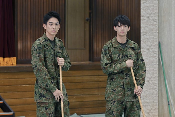 (左から)町田啓太、佐野勇斗/「テッパチ!」第10話より(C)フジテレビ