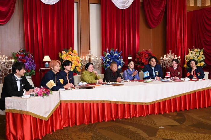 羽鳥慎一、増田貴久、高橋文哉、やす子、出川哲朗、土屋太鳳、盛山晋太郎、小芝風花、岡村隆史(C)日本テレビ