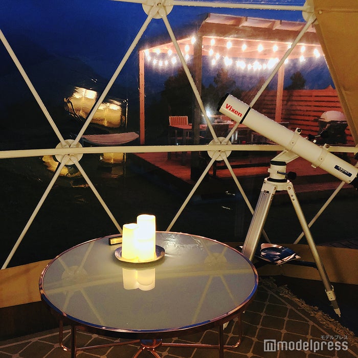 テント内に天体望遠鏡が（C）ビューティーガール