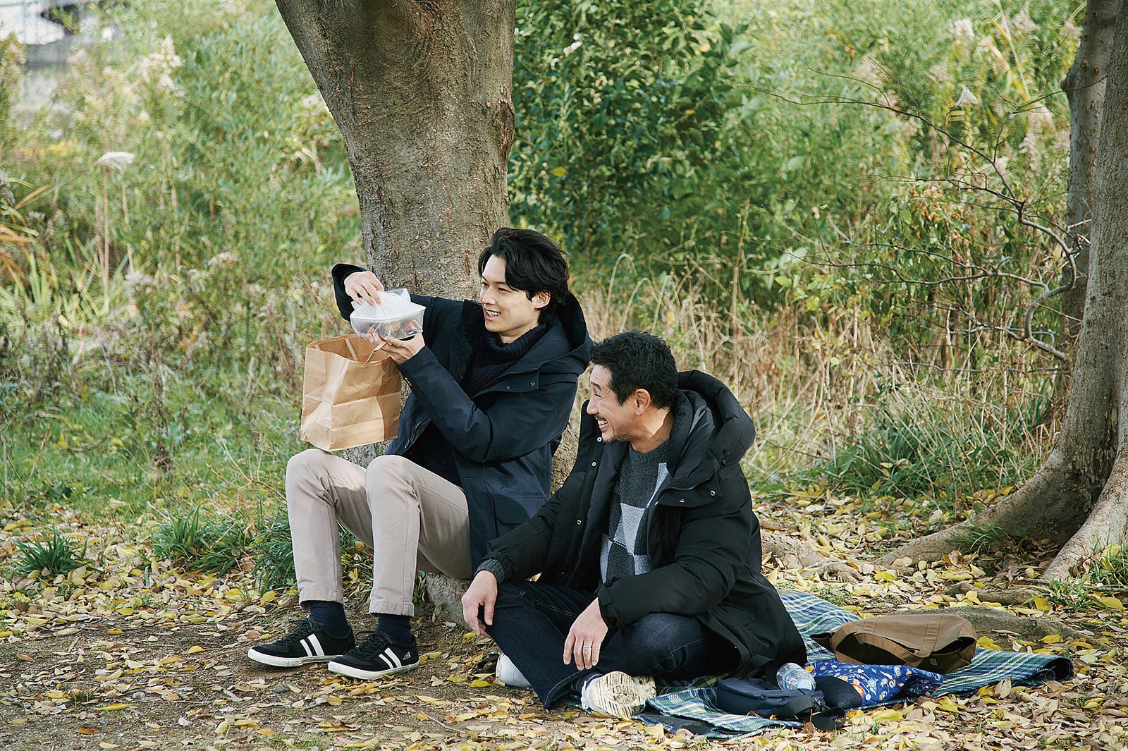 松村北斗、渋川清彦（C）瀬尾まいこ／2024「夜明けのすべて」製作委員会