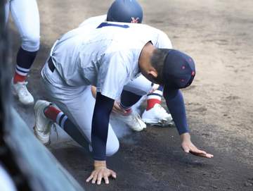 横浜 緊急降板の織田翔希は試合中に病院へ 村田監督「無事を祈るばかりです」初回に左足首を打球が急襲 検査結果は「まだこれからです」