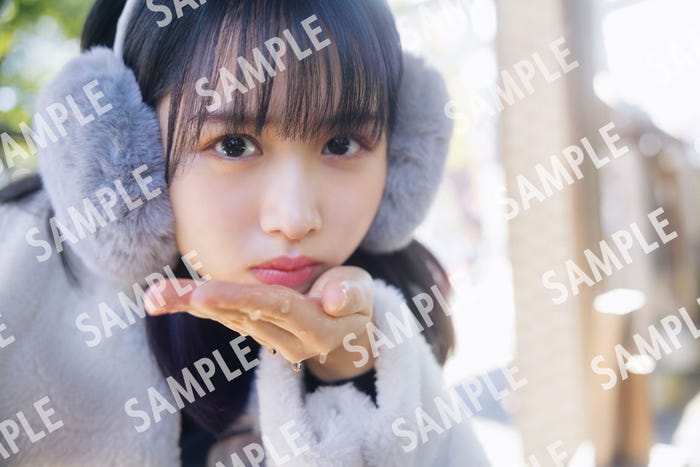 上村ひなの1stソロ写真集「そのままで」紀伊國屋書店特典ポストカード/撮影:藤原宏