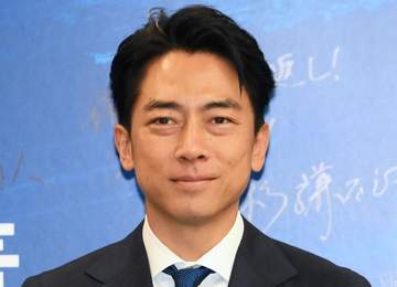 小泉進次郎大臣、オランダ大使館でW杯リアタイ応援 圧倒的アウェーの中も…国防大臣との友情は「維持されました（笑）」