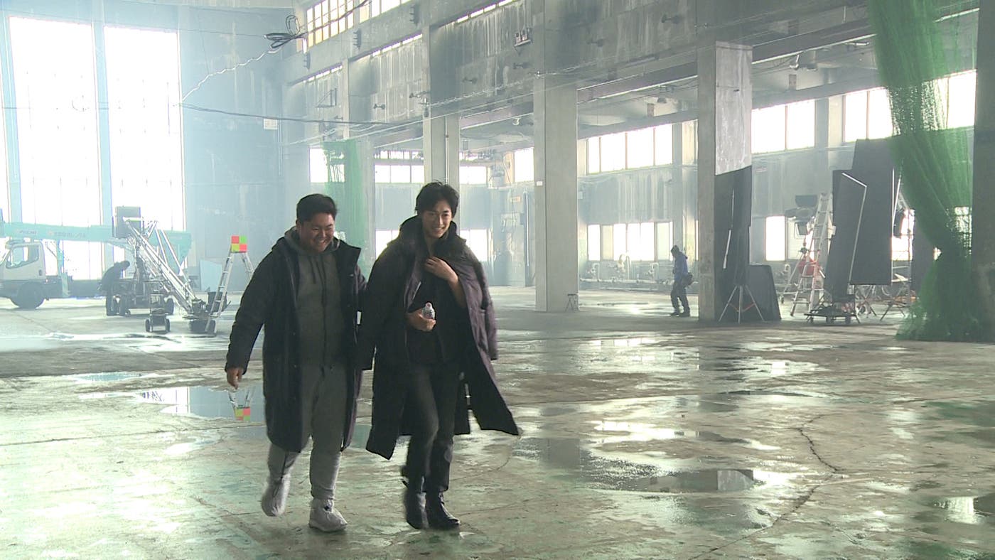 ダウンコートに身を包むほどの寒さ