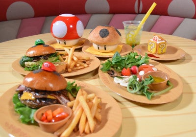 奥左から時計回りに、ルイージ・バーガー