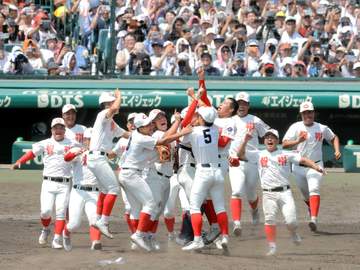 智弁和歌山 5年ぶり4度目V 中谷監督「感無量」史上初の元プロ監督夏2度目胴上げ 松本八回代打送りバントから逆転劇