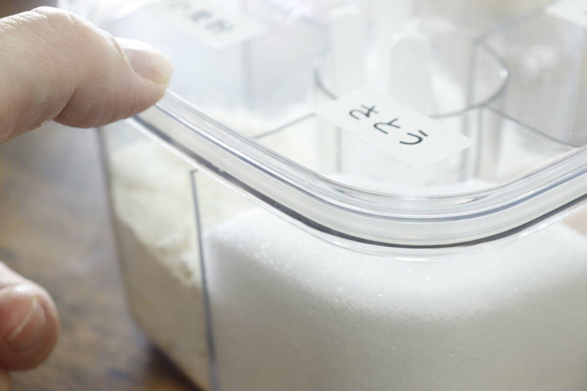4仕切り調味料ポット(スプーン4本付) 蓋が浮く 4仕切り調味料ポット(スプーン4本付) 蓋が浮く
