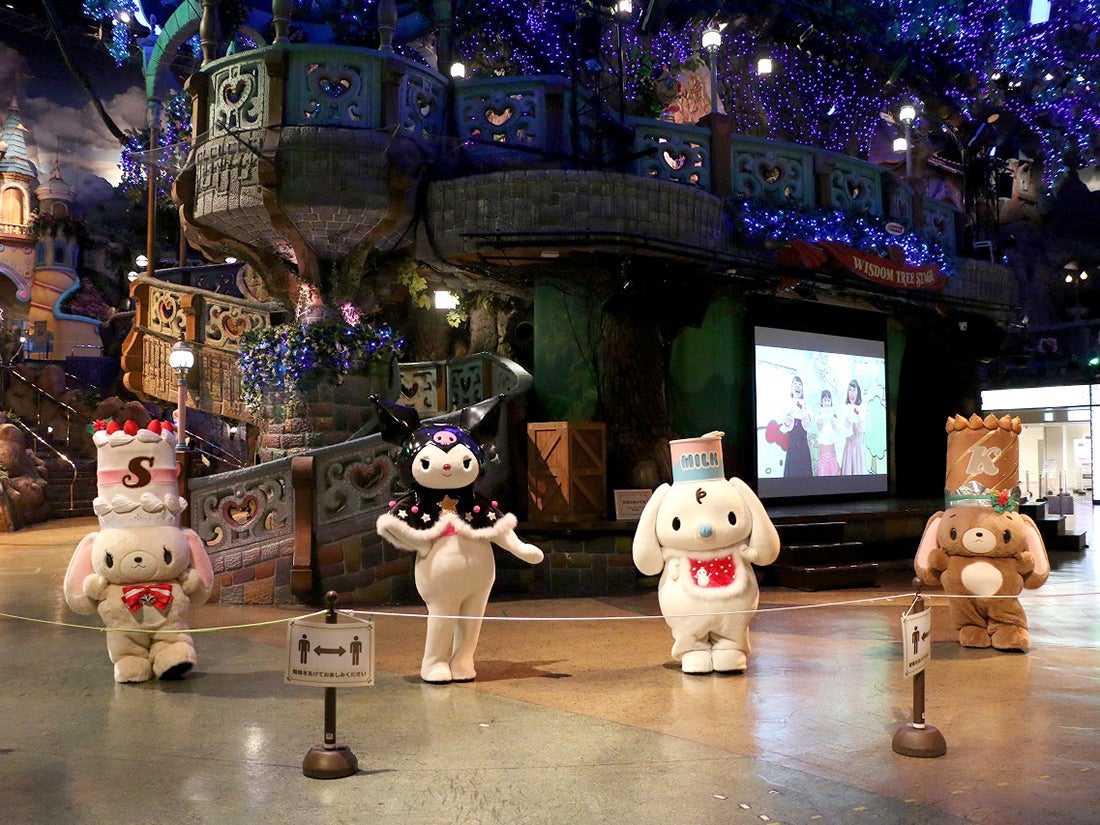 クリスマスをイメージしたコスチュームを着たキャラクターたち（C）1976，2009 SANRIO CO．，LTD．（C）1976，1989，1990，1996，2001，2004，2005，2010，2020 SANRIO CO．，LTD．