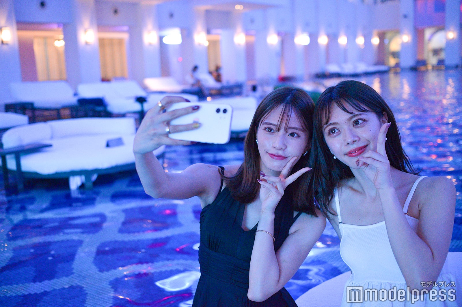 お昼と夜では印象もガラッと変化（C）モデルプレス