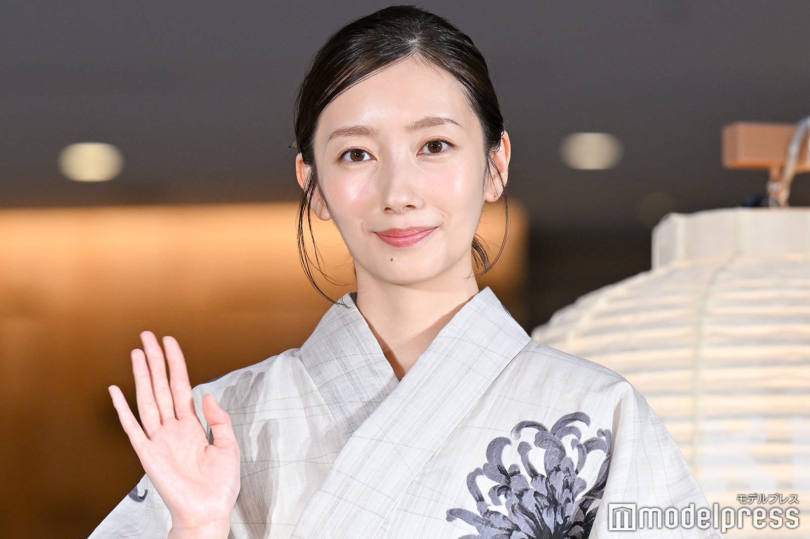 画像2/3) 水原希子＆三浦春馬「進撃の巨人」コンビでW表紙 杏