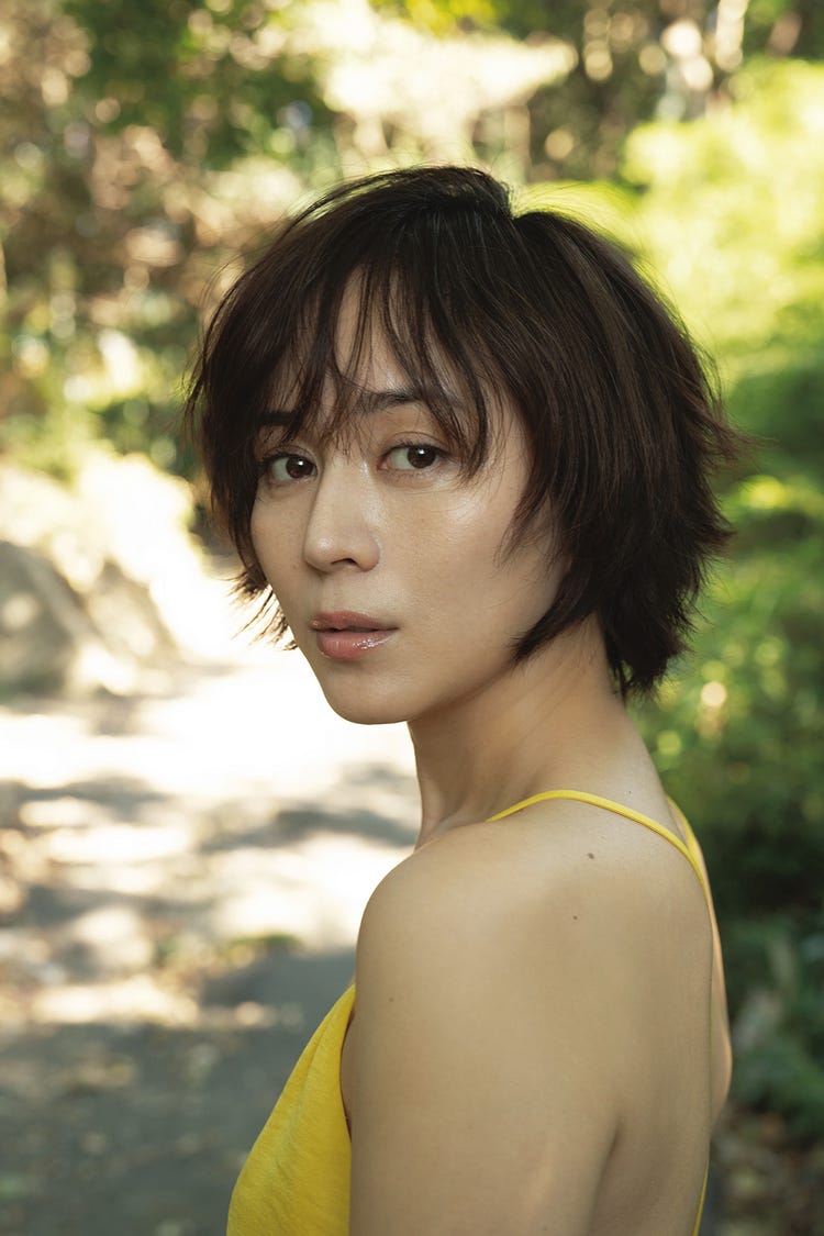 比嘉愛未　下着 比嘉愛未 写真集 本心 - メルカリ