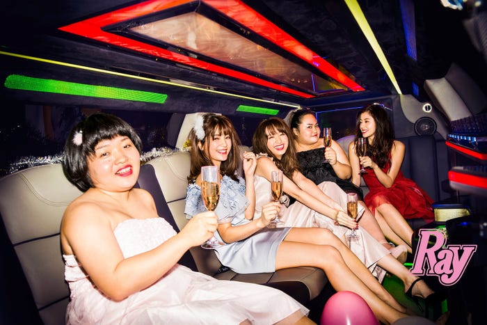 おかずクラブとリムジンパーティー(画像提供:主婦の友社)