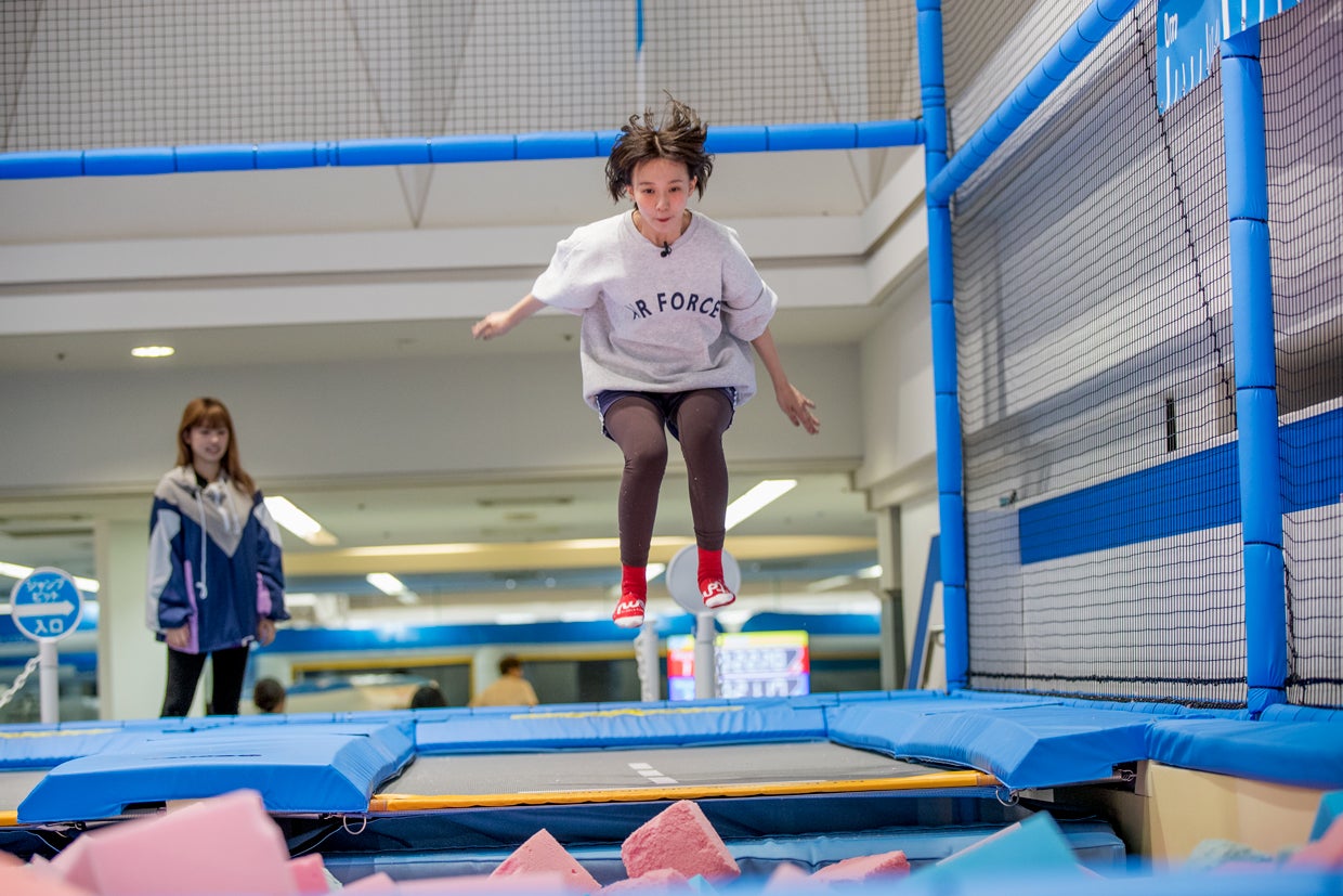 トランポリン対決 （写真提供：MBS）