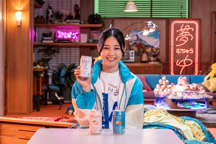 西野七瀬/新WEB-CM「夢中がはじまる。」篇メイキングより(提供写真)
