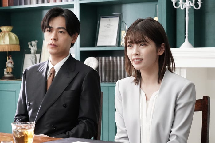 成田凌、小芝風花「転職の魔王様」第8話より(C)カンテレ