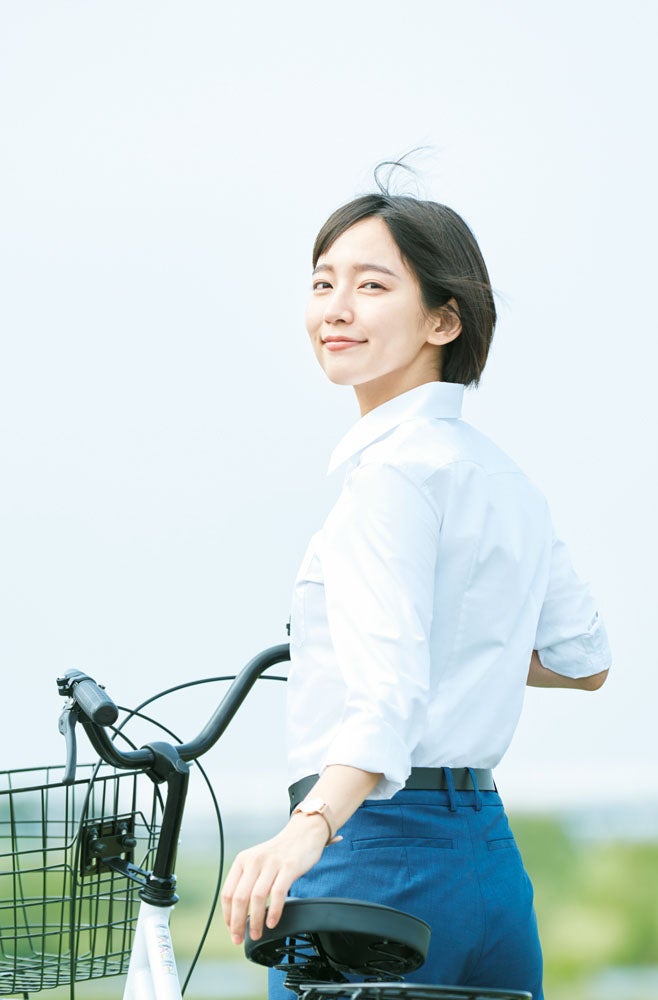 吉岡里帆、爽やか笑顔にドキッ　ドラマの役柄に重ねたシチュエーション