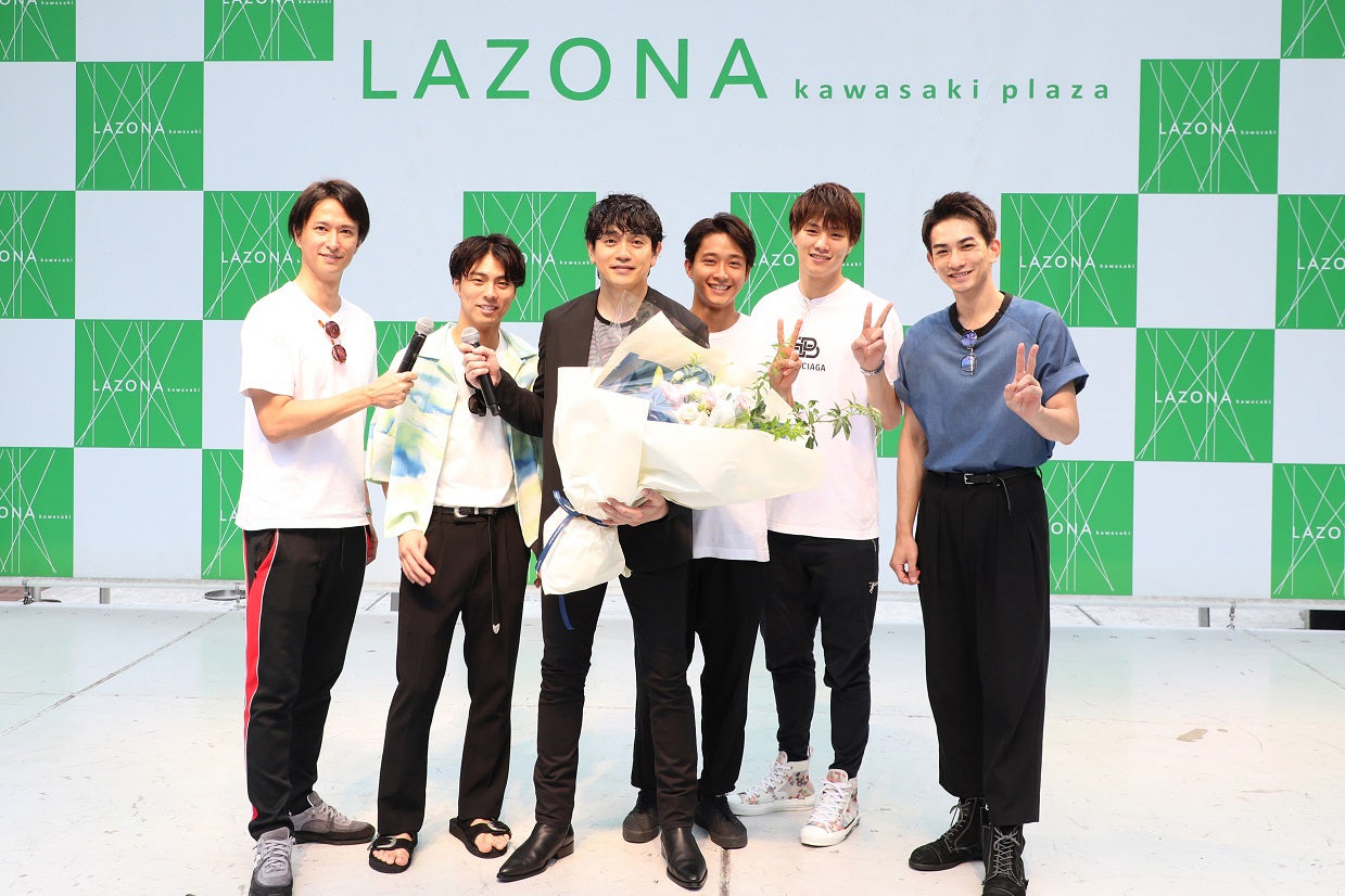 青柳翔、初アルバム「IV」発売記念ライブ 劇団EXILEサプライズ登場